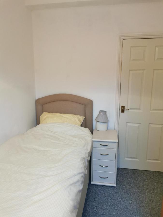 Parkside House 3 Bedroom 2 Bathroom. Parking. Barrow-in-Furness Exteriör bild
